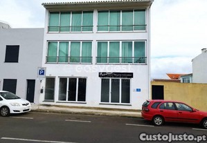 Prdio Constitudo Por Duas Lojas E Trs...