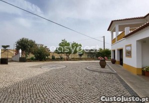 Monte Alentejano Com 4 Quartos Localizado Na...