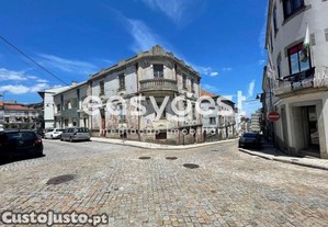 Prdio De 3 Andares Localizao No Centro Da...