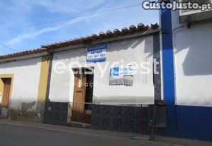 Pequena Moradia Para Recuperar No Centro De...