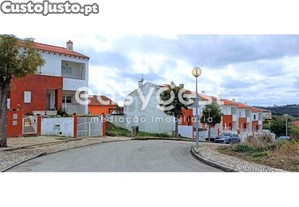 Lote De Terreno Com 140 M2 Localizado Entre O...