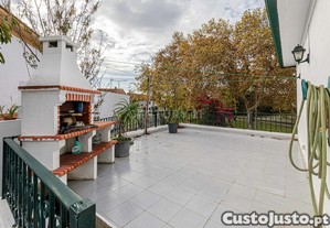 Moradia T4 no Bairro Madre de Deus