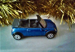 Tenho Miniatura de Mini Majoret, descapotável azul, em ferro, a escala 1:56.