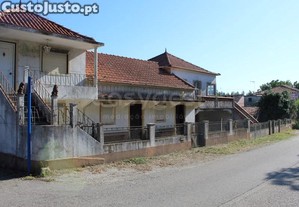 Moradia Inserida Num Lote De 1225 M2 Em...