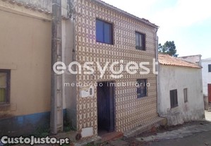 Moradia De 2 Pisos Para Recuperar, Em Reveles,...