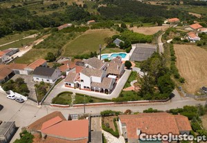 Quinta Espetacular a poucos kms das praias da Nazare e São Martinho do Porto com piscinas, jardins com lagos, campo de Tenis