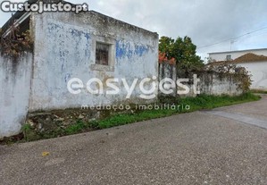Moradia Para Remodelação Com Logradouro Em...