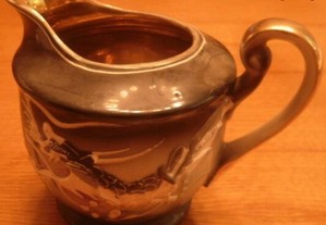 Lindissima leiteira de chá Dragão em porcelana