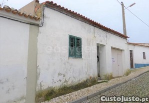 Moradia Em Banda De 2 Pisos Situada Em Ervidel