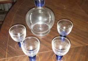 Conjunto de licor com 4 copos vintage