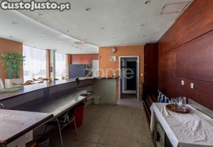 Espaço Comercial De Grande Dimensão Na Ericeira