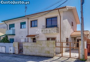 Moradia T3+2 De 3 Frentes Em Valbom - Gondomar...