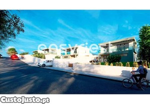 Condomínio De Luxo - Moradia T3+1 Com Piscina A...