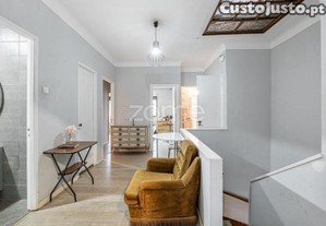 Moradia Com Duas Habitações Independentes Ao...