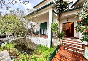 Moradia Espaçosa Com 5 Quartos, Garagem, Jardim...