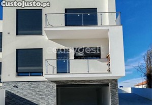 Moradia T3 Nova Geminada Localizada Nos Limites...