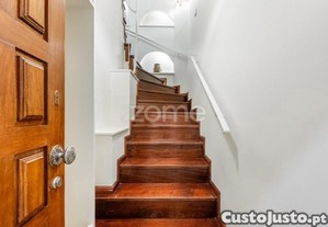 Moradia C/ 2 Frações (Apartamento + Loja) E...