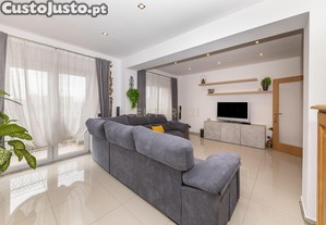 Apartamento T4 convertido em T3 - Totalmente Renovado com Materiais Premium no Centro de Setbal
