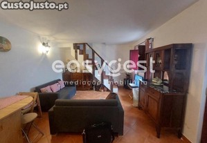 Moradia Com 2 Quartos Localizada Em São Marcos...