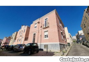 R/C De Moradia Com Logradouro Na Ajuda -...