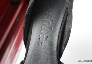 Sapatos altos pretos Bershka de camurça T.37 como novos