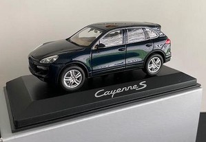 Miniatura PORSCHE Cayenne E2 S