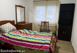 Quarto disponível Av. D. JOÃO 3