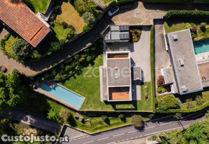 Moradia T4 De Luxo Em Condomínio Fechado,...