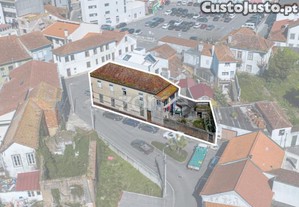 Moradia T4 P/ Reabilitação No Centro De Ovar