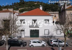 Moradia Bi-Familiar Com 408 M2 15 Divisões No...