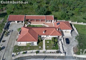 Casa / Villa T4 em Arrabal de 212 m²