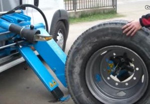 Desmontadora de pneus industriais p/ oficina móvel