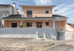 Moradia T5+1 Com Garagem E Terreno Nas...