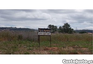 Um Terreno Para Se Poder Construir Uma Moradia...