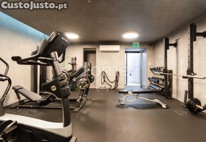 Moradia Com Jardim Av. Marechal Gomes Da Costa...