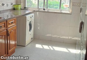Apartamento T2 Torre da Marinha Junto ao Rio Sul