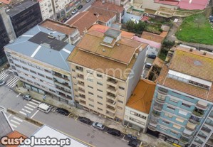 Escritório Transformado Em T0 Na Rua Pinto...