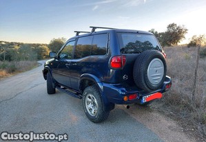 Nissan Terrano Comercial - 04