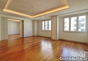 Apartamento T4 em Santo António