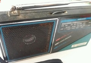 Radio pequeno a pilhas impecavel