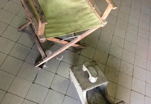 Caixa Engraxador Sapatos Antiga Com Cadeira