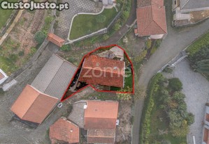 Moradia De 2 Pisos - T1, Totalmente Remodelada,...