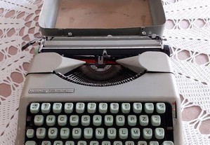 Máquina de escrever portátil Hermes baby