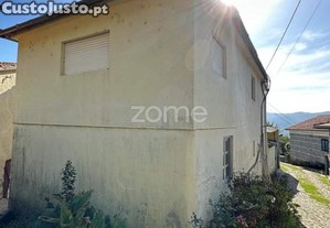 Moradia T2 Para Recuperar | Santa Cruz Do Douro...