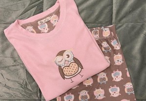 Pijama cor de rosa com mocho