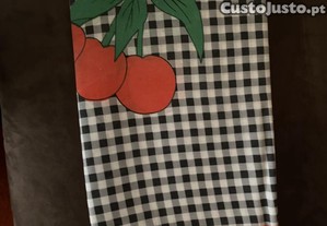 toalha preta e vermelha de mesa para cozinha