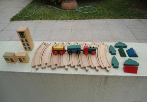 Pista comboio em madeira