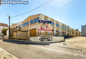Loja / Estabelecimento Comercial em Casal de Cambra de 1020,00 m²