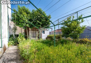 Moradia Junto A Av. Fernão Magalhães - Reabilitar