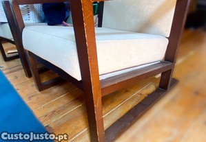   2 Poltronas em Madeira   Com História, à Espera de Nova Vida  